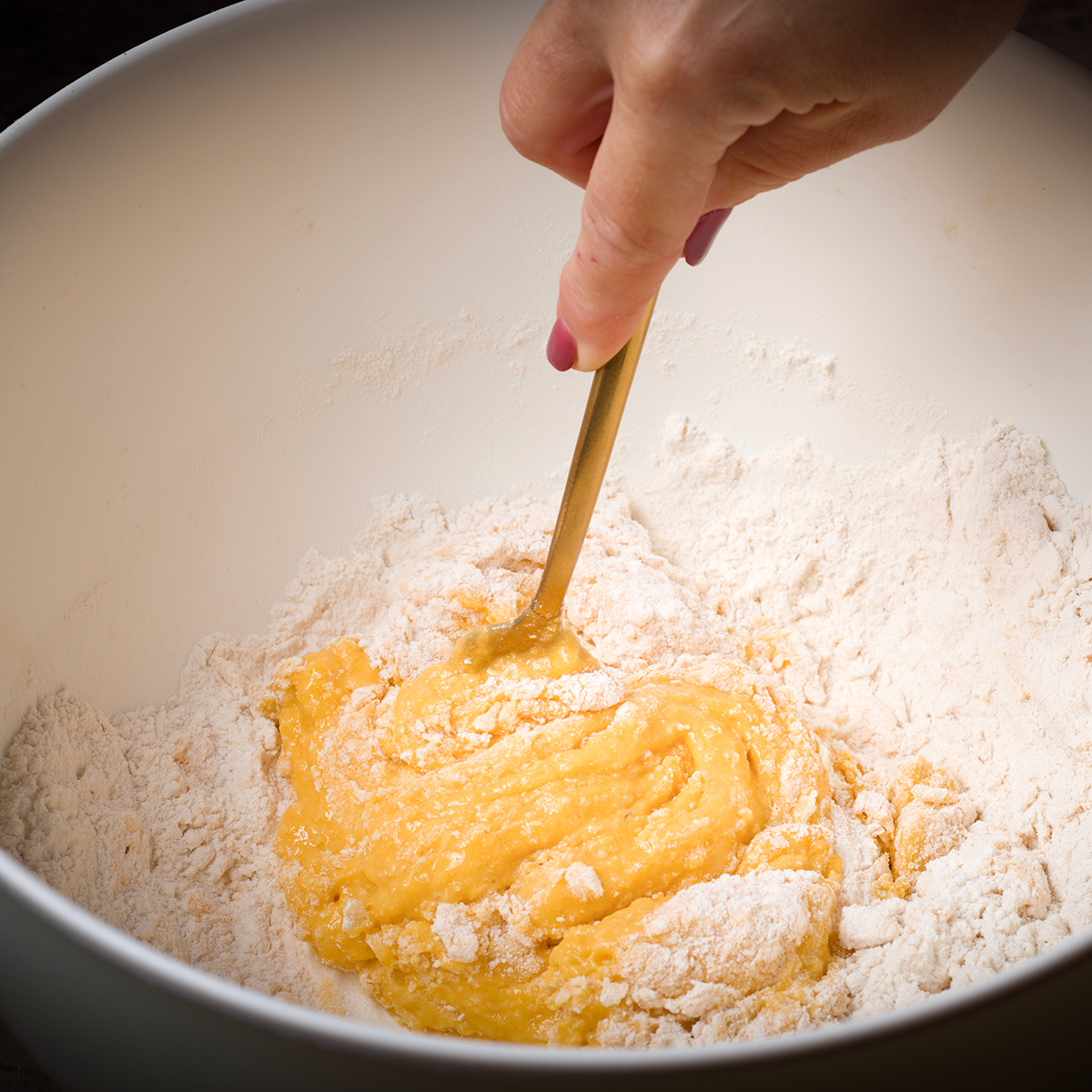 The mixture of eggs and flour will start to form a dough.